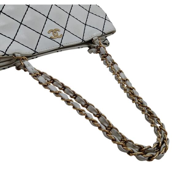 1861 Chanel White & Navy Blue Diamond Stitch Shoulder Tote - Picture 10 of 16